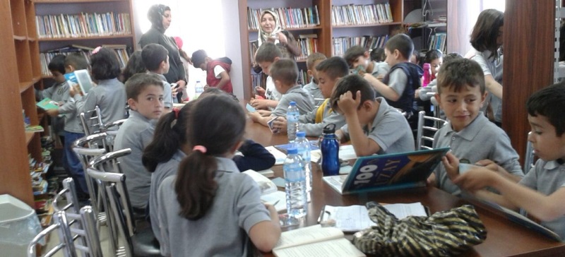 SÜLEYMAN DEMİREL İLKOKULU 2. SINIFLAR KÜTÜPHANEYİ TANIDI
