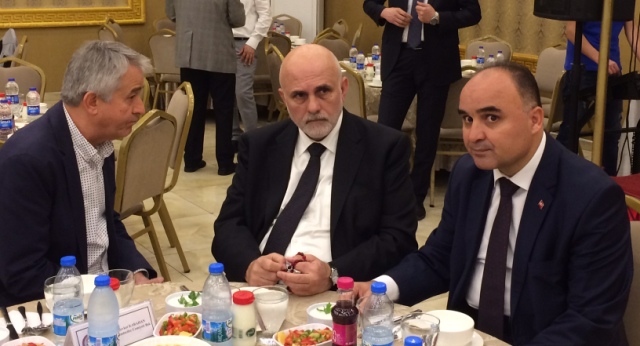 VALİ GÜNAYDIN İFTAR YEMEĞİNDE MUHTARLARLA BULUŞTU