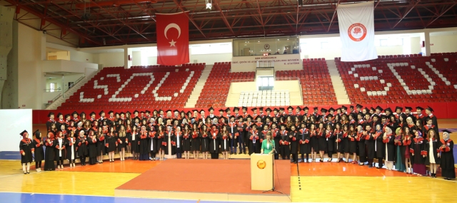 SDÜ'nün Genç Hekimleri Meslek Hayatına Uğurlandı