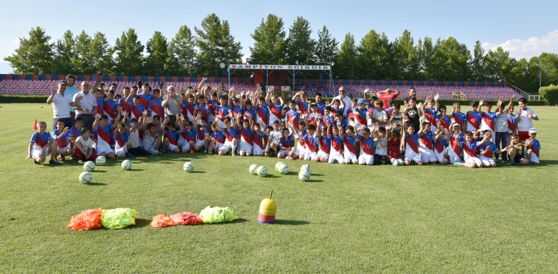 Eğirdir'de yaz futbol okulu başladı