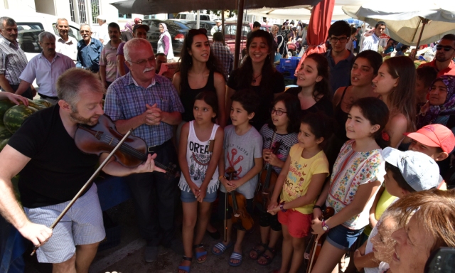 Sakin Şehir Eğirdir'in Pazar Yerinde klasik müzik konseri