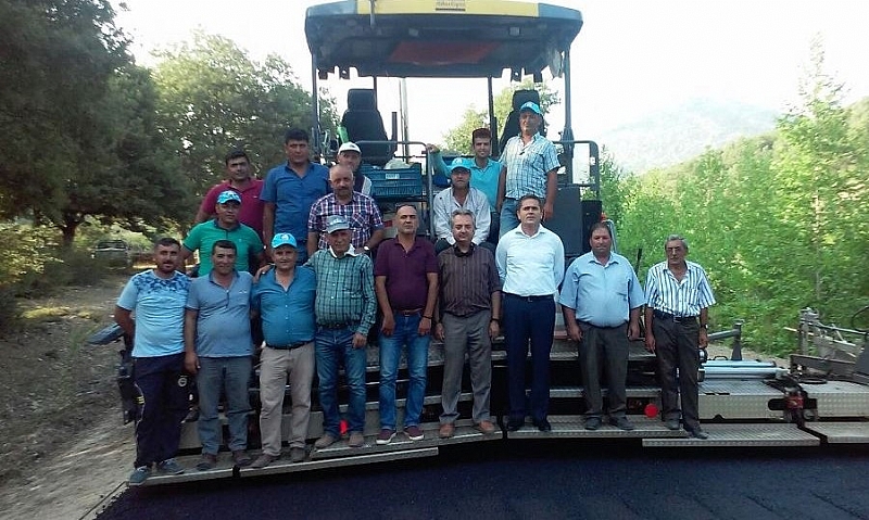 Grup Köy Yollarında Sıcak Asfalt Çalışması Başladı