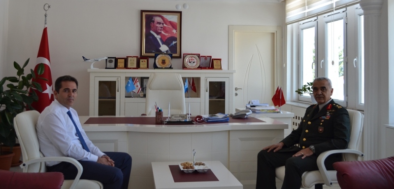 Eğirdir Dağ Komando Okulu ve Eğitim Merkezi Komutanlığına Atanan General BOZDEMİR, Kaymakam AKDAŞ?ı Makamında Ziyaret Etti