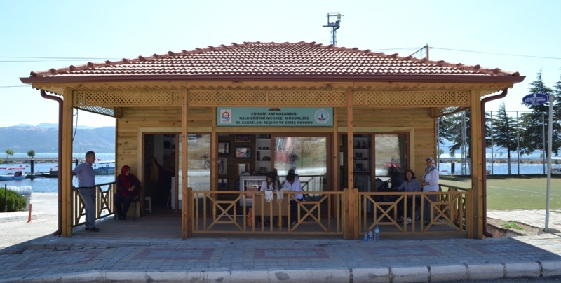 Eğirdir El Sanatları Teşhir ve Satış Merkezi Hizmete Açıldı