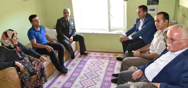 Kaymakam AKDAŞ, Şehit Ailelerine Ziyarette Bulundu