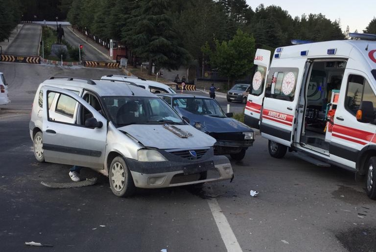 JANDARMA KAVŞAĞINDA KAZA