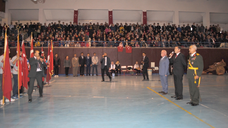 Cumhuriyet Sevgisi Salona Sığmadı?