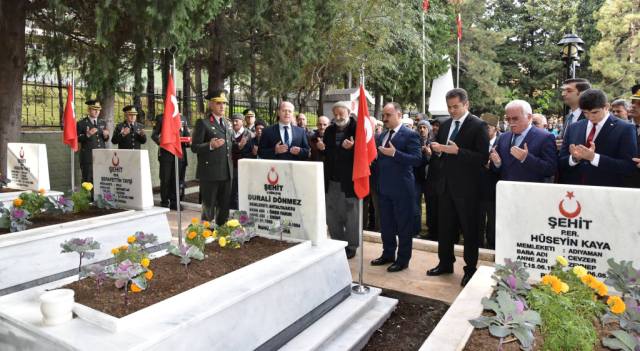 Şehit Jandarma Uzman Çavuş Durali Dönmez'in anısına Eğirdir'de temsili şehit mezarı yapıldı