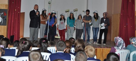 MYO ÖĞRENCİLERİ BAĞLAR İLK VE ORTAOKULUNU GÜZELLEŞTİRDİ