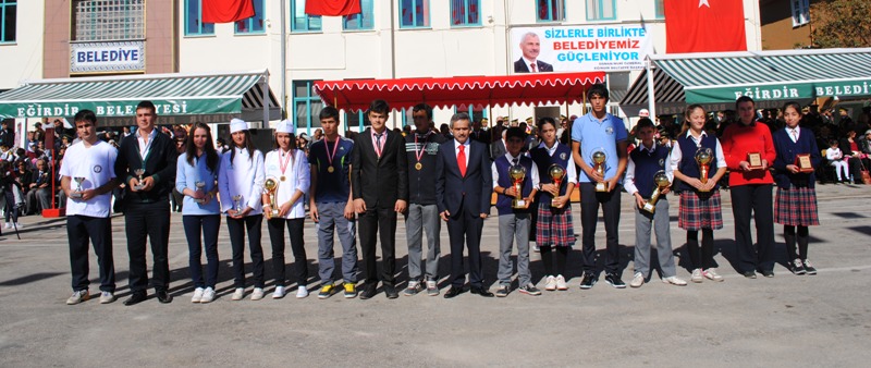 Cumhuriyet Bayramı Dolayısıyla Yapılan Yarışmalarda Dereceye Girenlere Ödülleri Verildi