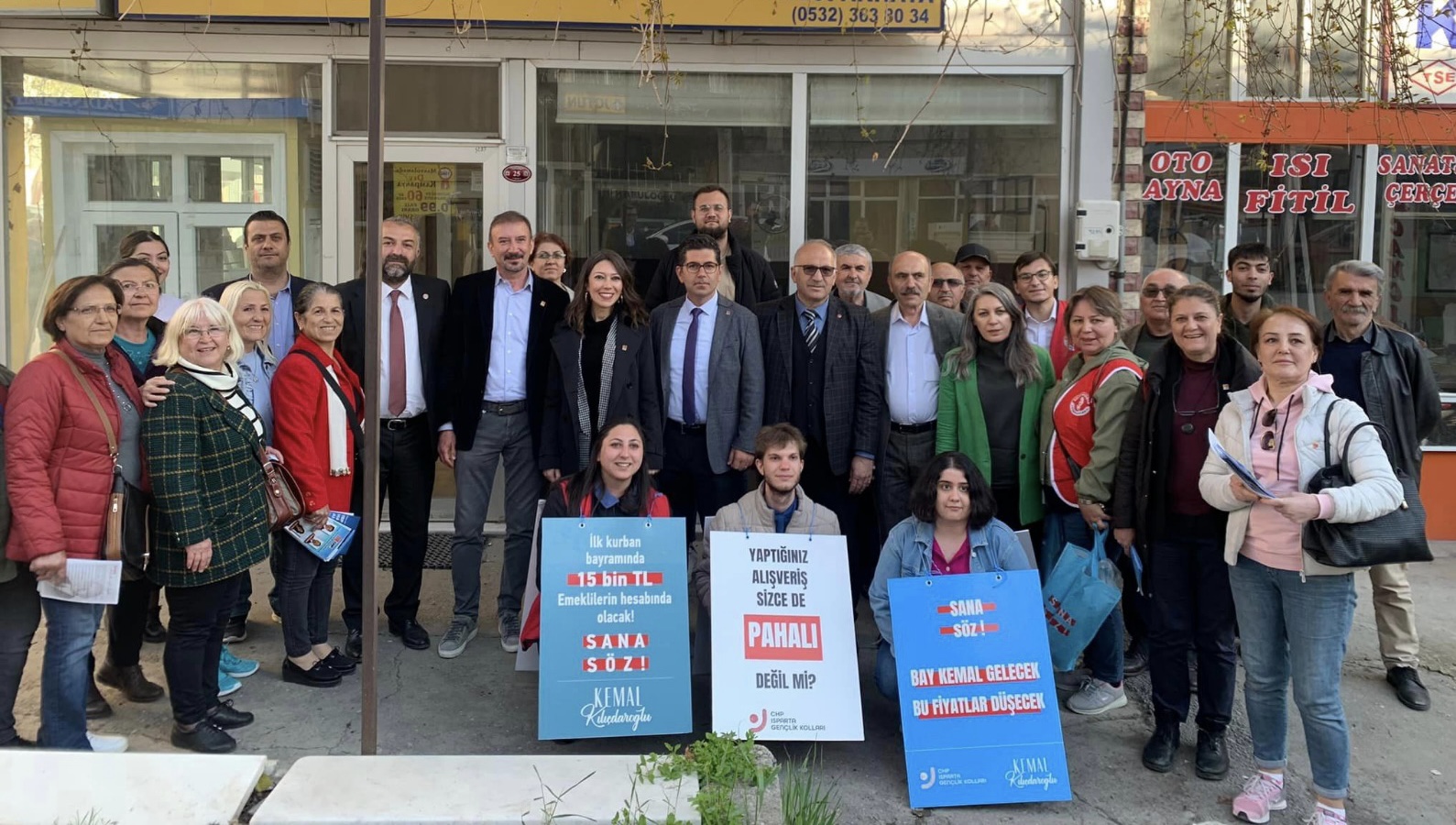 CHP Milletvekili adayları tam kadro Yalvaç’a çıkarma yaptı